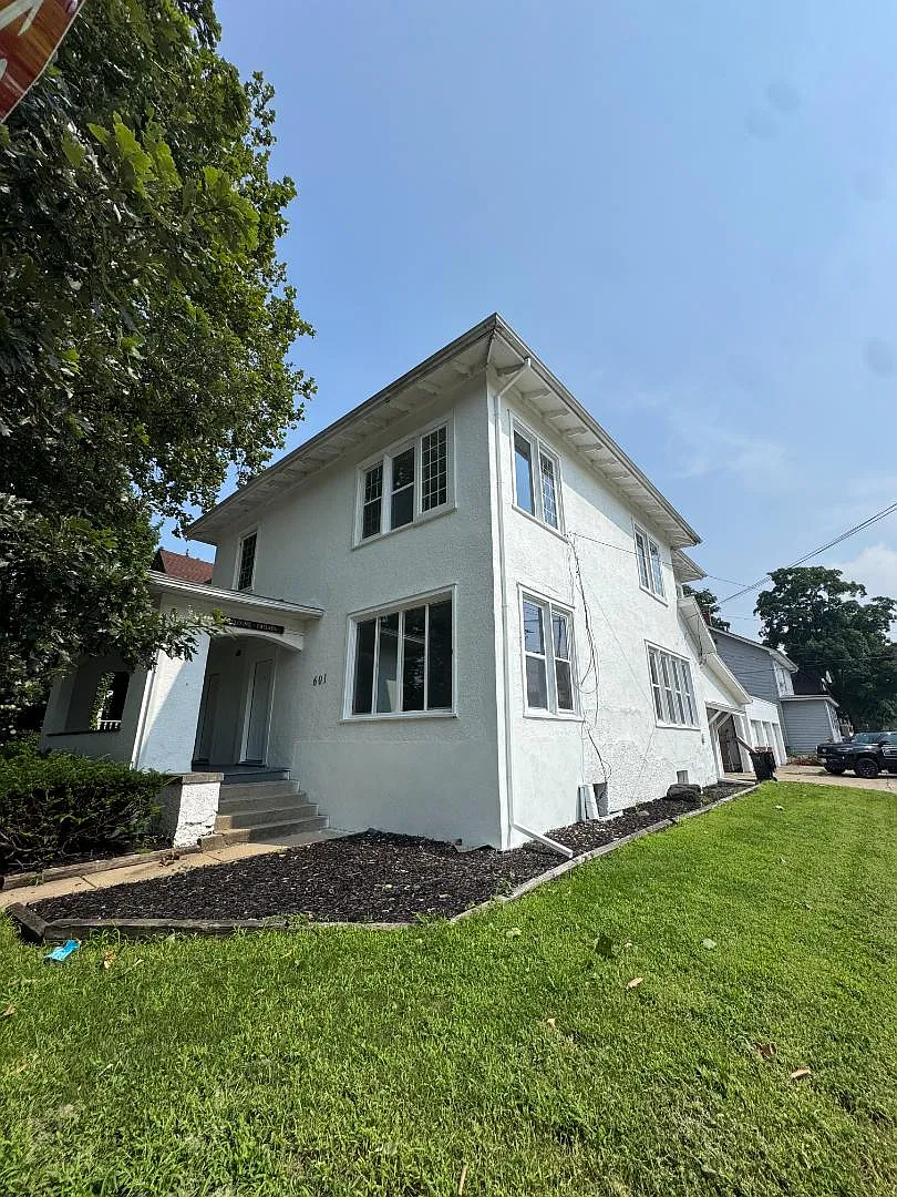 601 E Washington St - Unit U — Photo 4