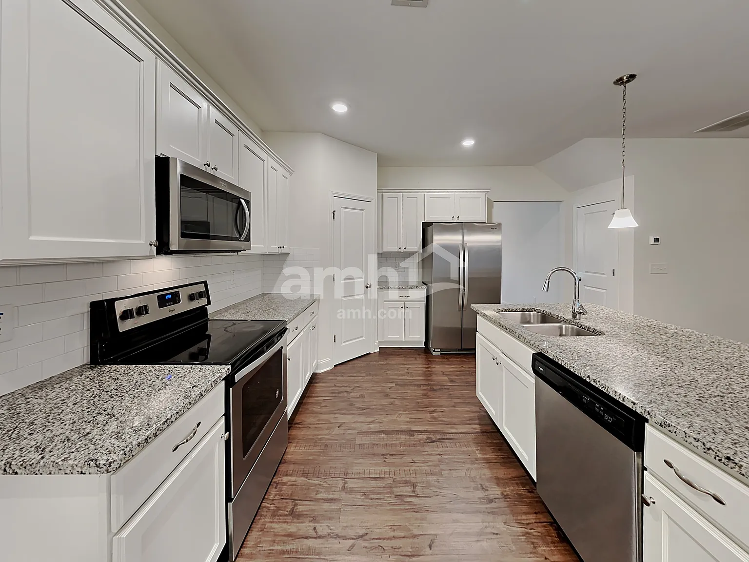 4 bed, 2.5 bath, 2326 sqft, $2,220 — Photo 3