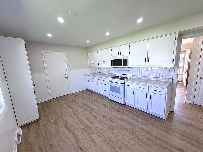408 Church St — Photo 6