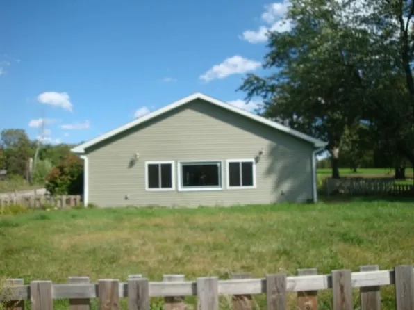 127 Bunkerhill Rd, Pleasant Lake, MI 49272