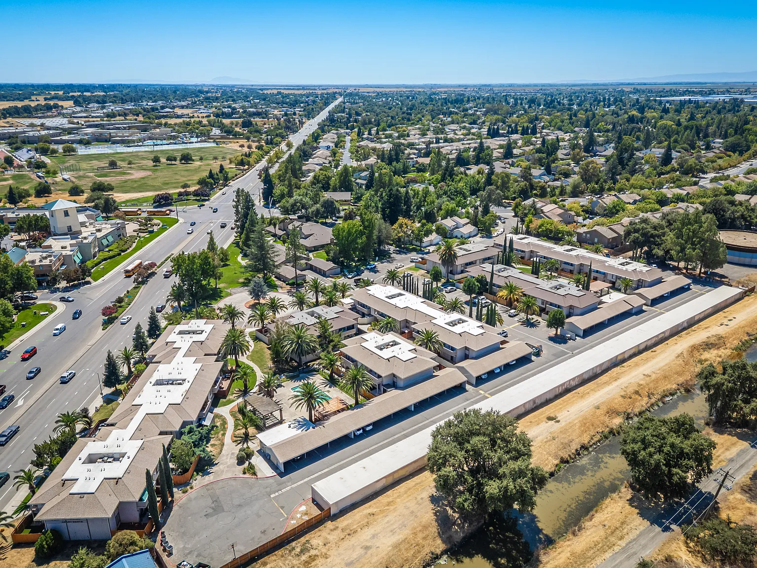 Timbers Apartments — Photo 3