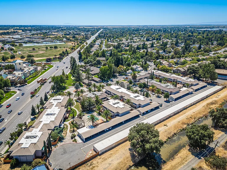 Timbers Apartments — Photo 3