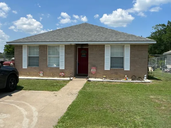 304 Allen Ave, Bonham, TX 75418