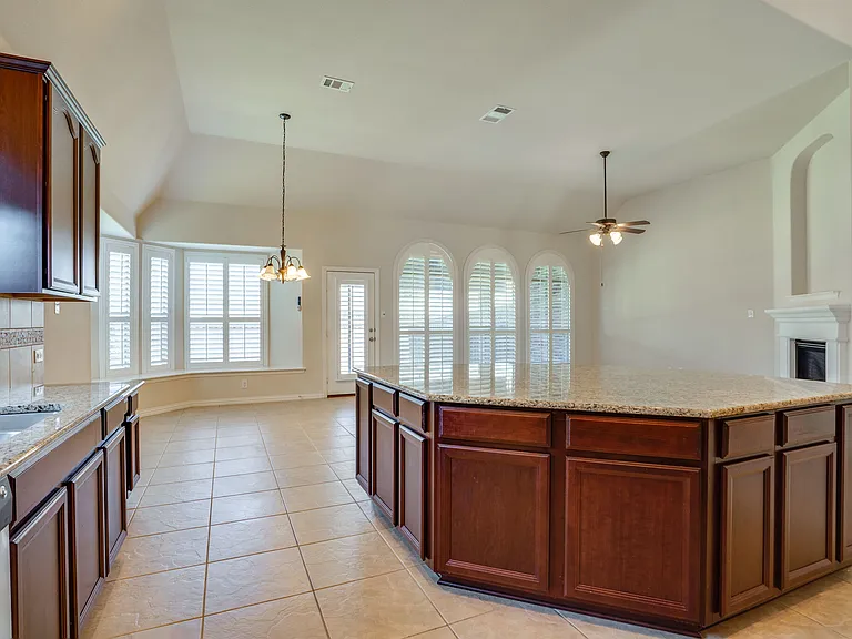 7747 Ivanhoe Dr — Photo 20