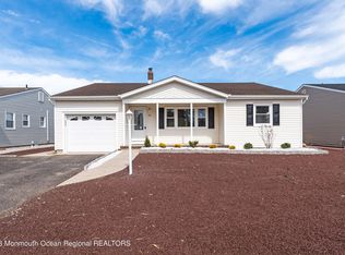 24 Bennington Dr, Toms River, NJ 08757