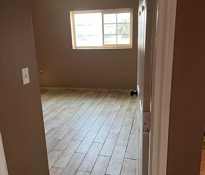 943 W C St — Photo 3
