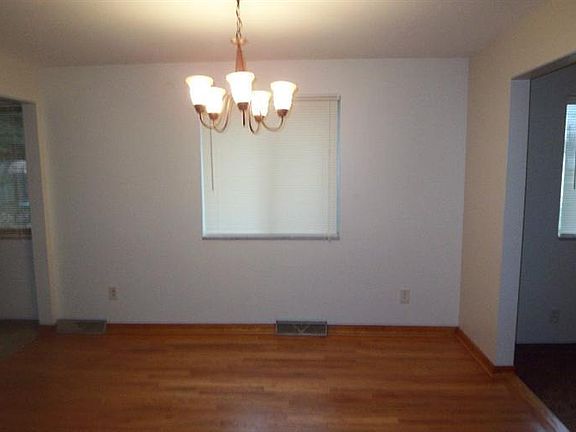 5th image of 141 Etta Ave