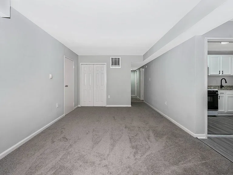 Emerald Apartments — Photo 8