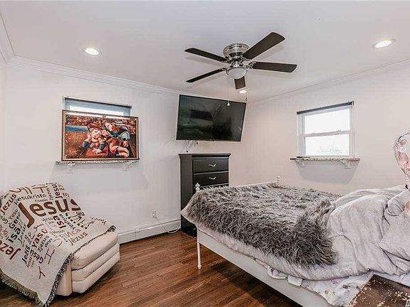 5th image of 82 E Marine Ave