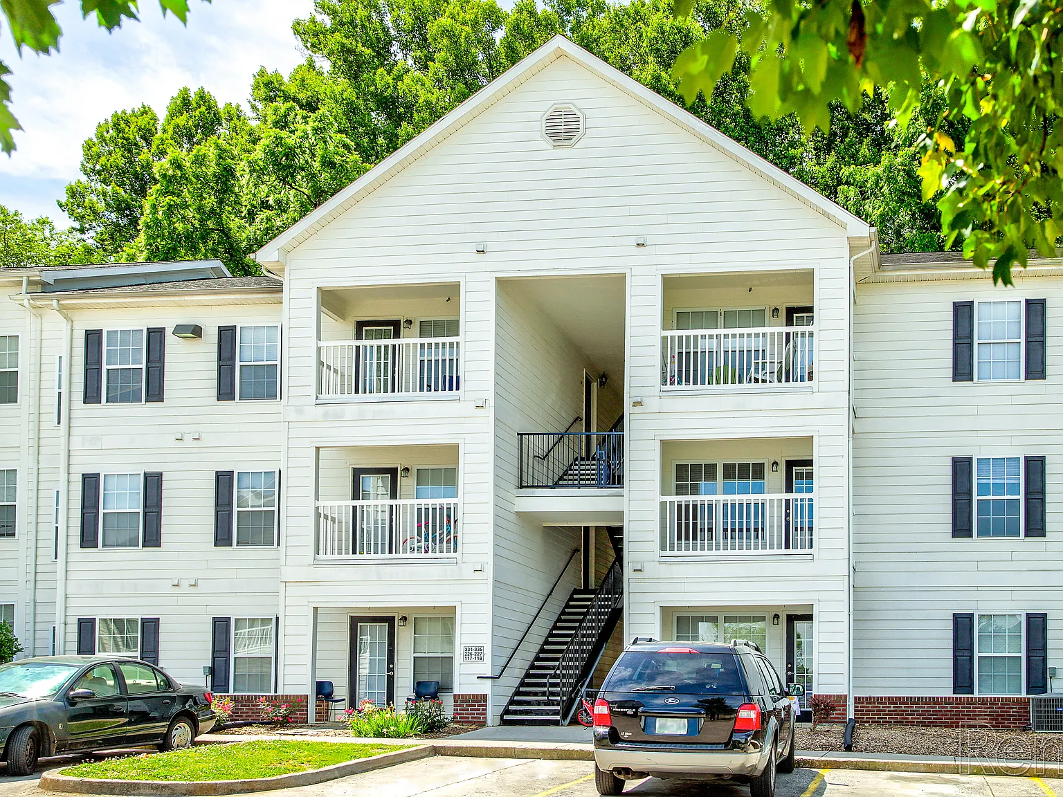 Walker Rosa Apartments — Photo 2