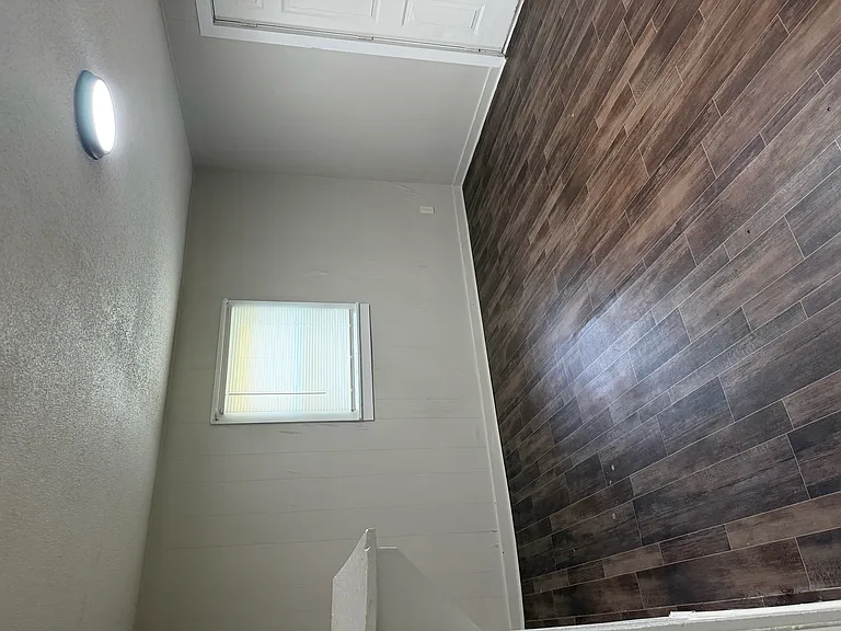 646 Marshall St — Photo 19