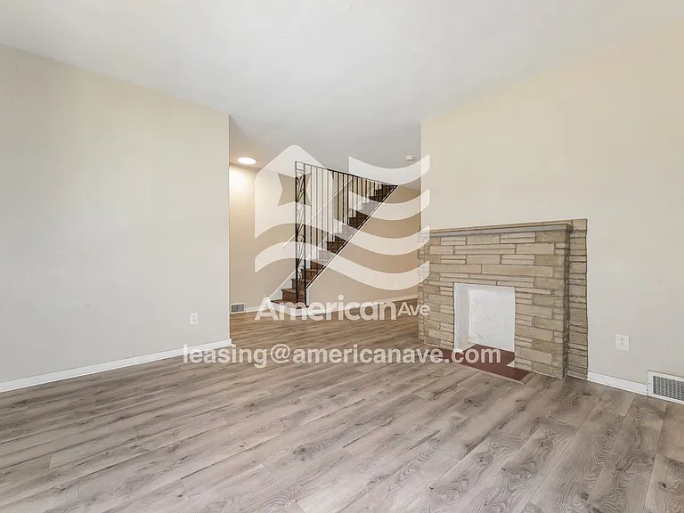 1620737_003_living_room_3.jpg