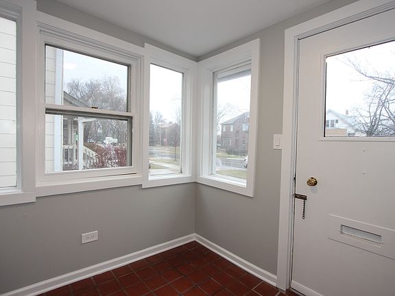 2nd image of 835 Forest Ave