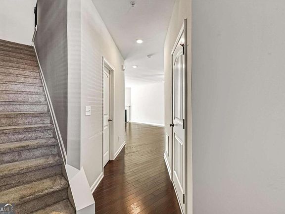 5th image of 1237 Foxcroft Ln