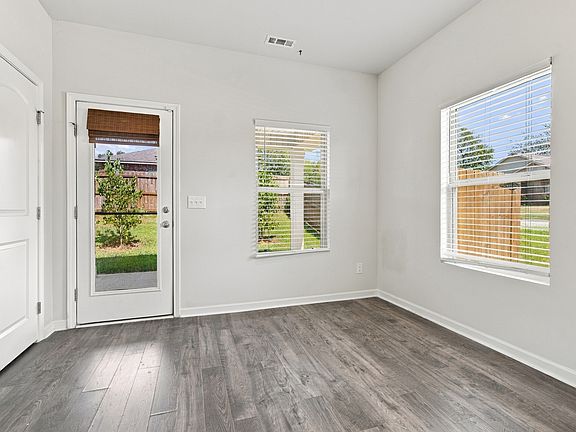 5th image of 127 Fellington Ct