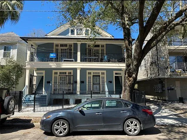 810 Broadway St