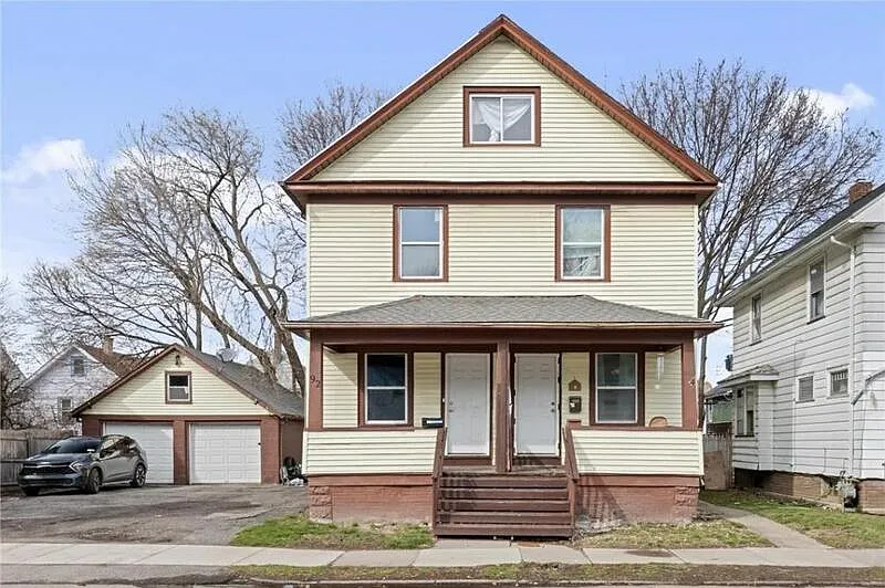 3 bed, 1.0 bath, $1,300 — Photo 2