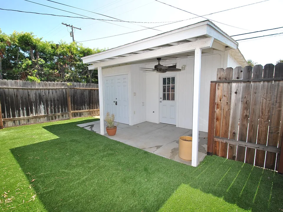 3820 Cedar Ave