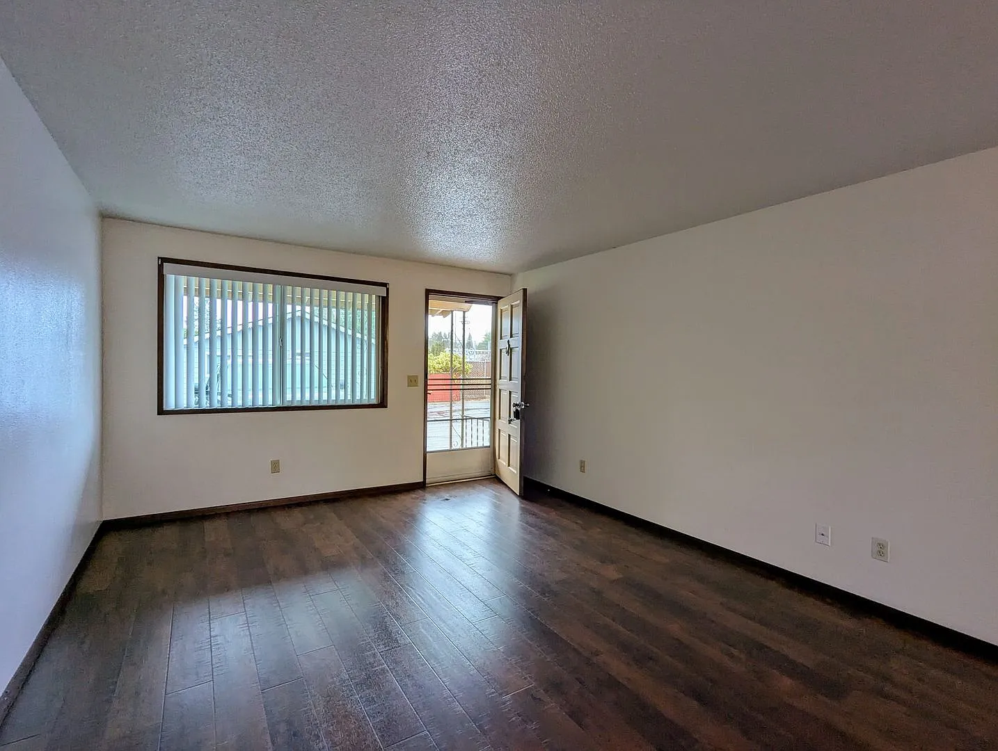 Evergreen Apartments #15023 — Photo 3