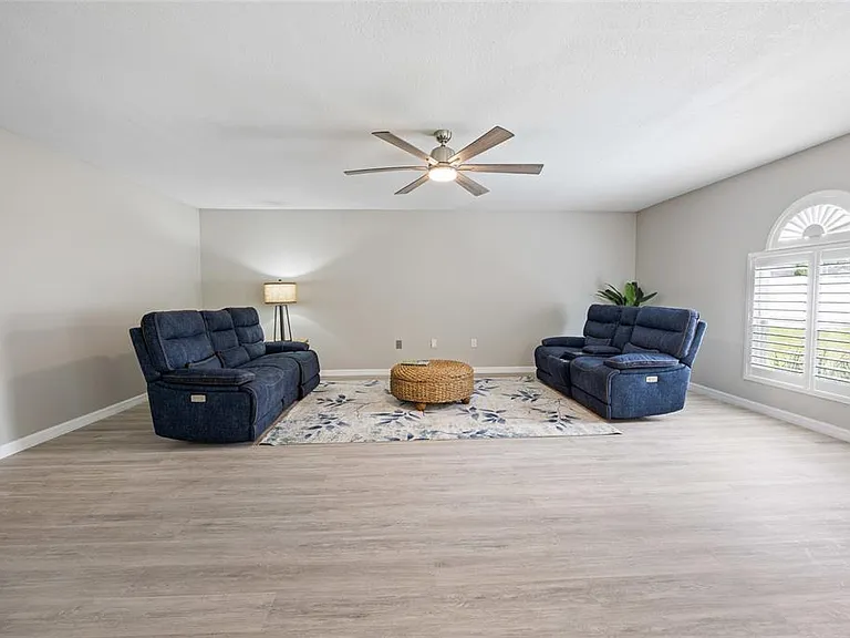 4510 SE 32nd Pl — Photo 18