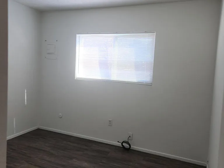 1212 Chelwood Park Blvd NE #4 — Photo 8