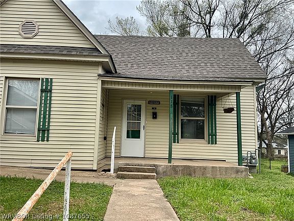 2nd image of 118 Henry St