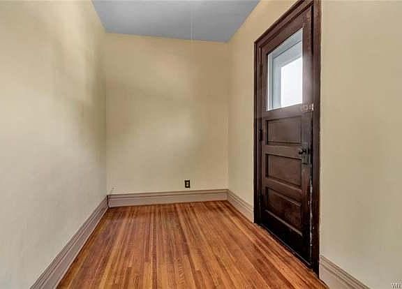 4th image of 633 W Delavan Ave
