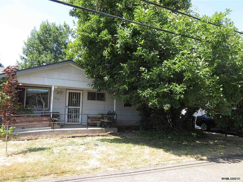 2nd image of 515 45th Pl NE