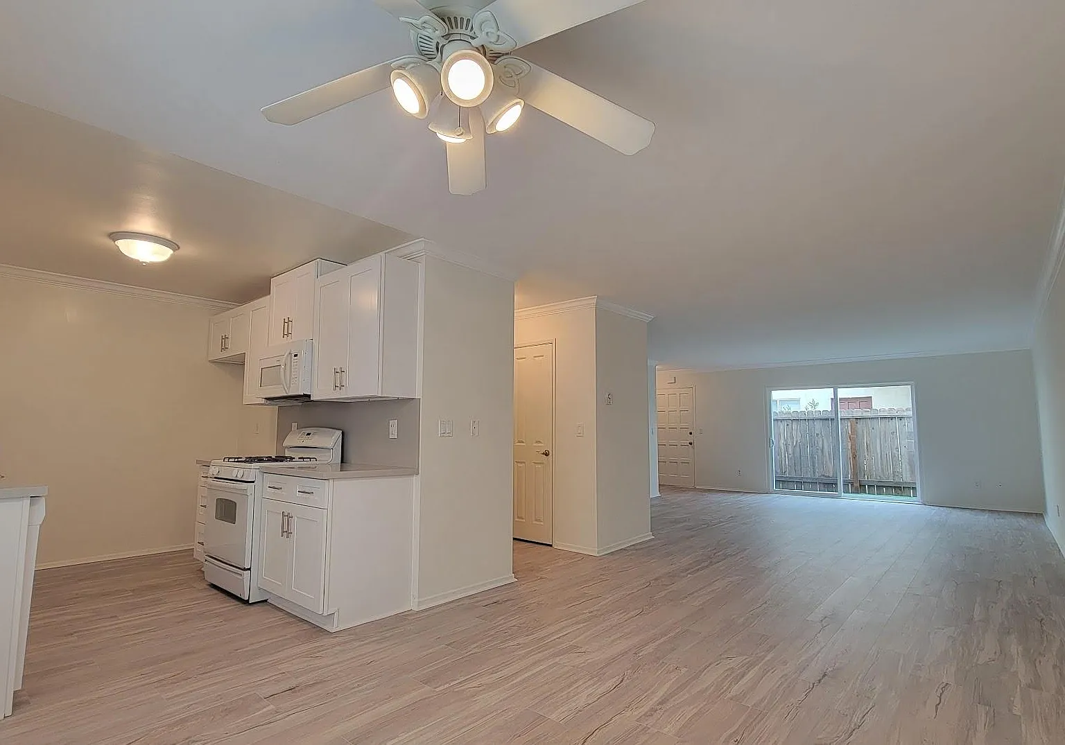 3 bed, 2.5 bath, 1200 sqft, $4,995 — Photo 1