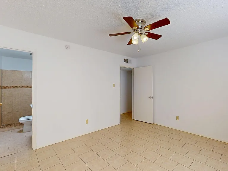 6925 Escondido Dr #B — Photo 15