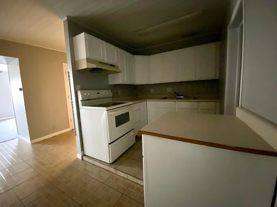 2nd image of 315 Liberty St #A