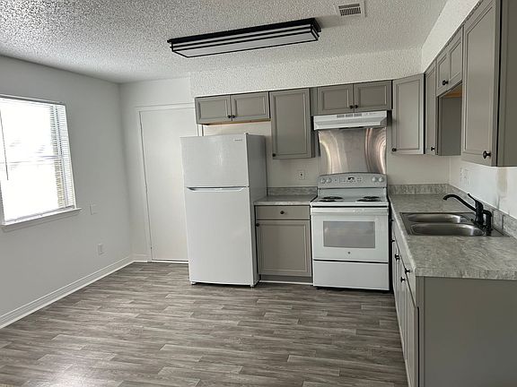 3rd image of 706 N Park Blvd APT 7