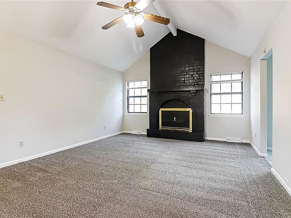4th image of 513 NW Chateau Dr