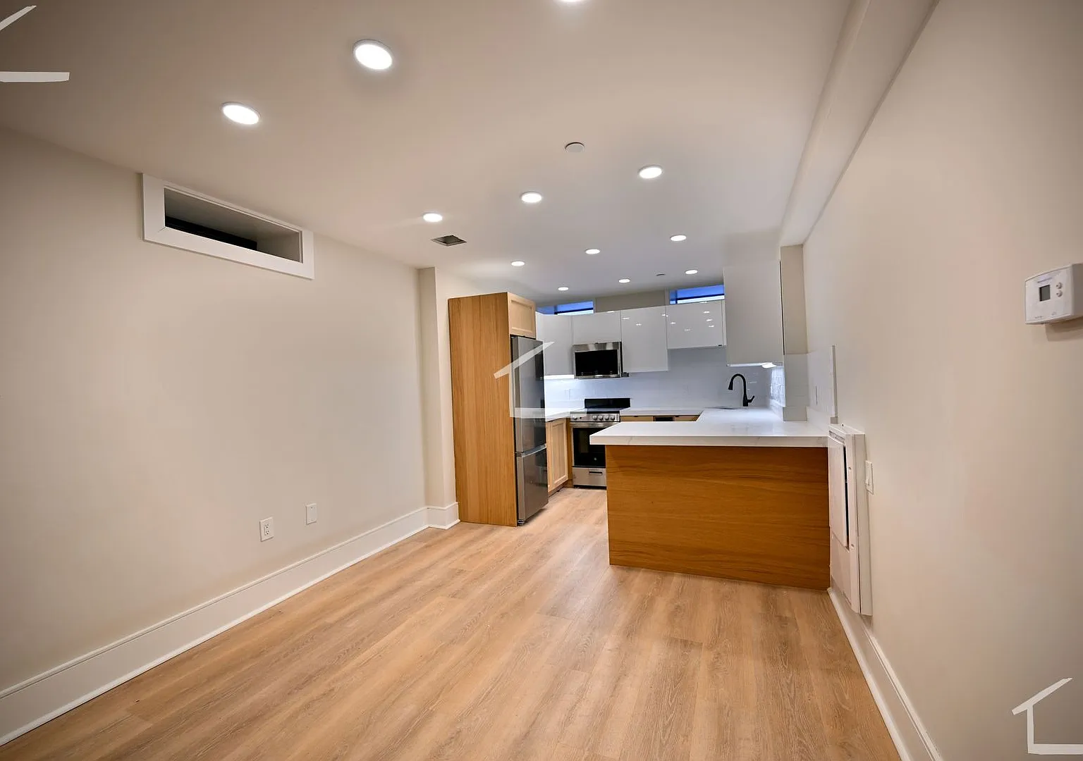No Fee, Newly Constructed Duplex Two Bed With Hvac, Laundry On Third Floor, Great Location — Photo 3
