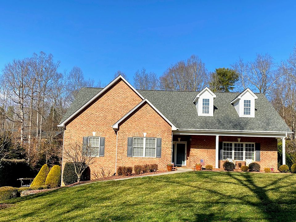 1st image of 1009 Barrington Dr NE