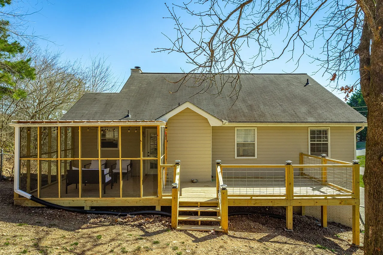 3 bed, 1350 sqft, $1,850 — Photo 3