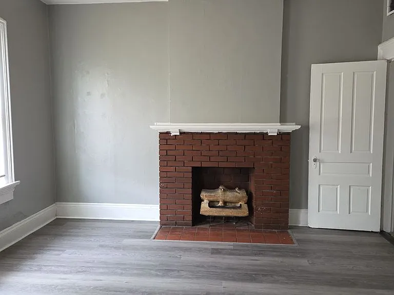 2200 E 5th St — Photo 10