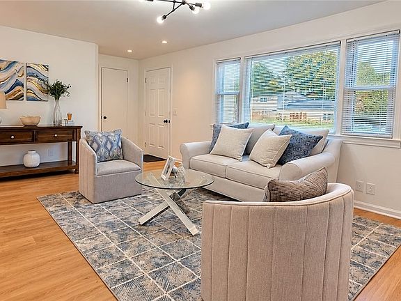 3rd image of 137 Rossmore St