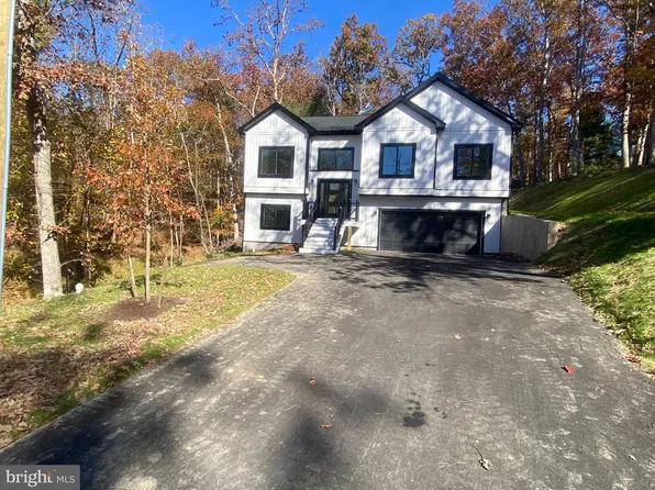 1114 Lakeview Dr, Cross Junction, VA 22625