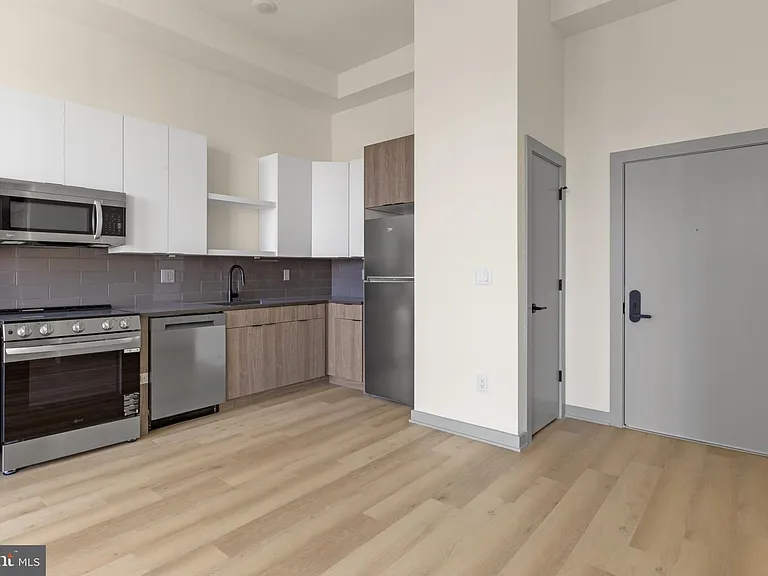 689 N Broad St #505 — Photo 3