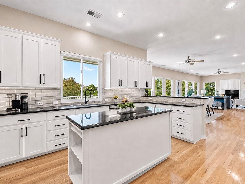 1st image of 209 Overlook Ct