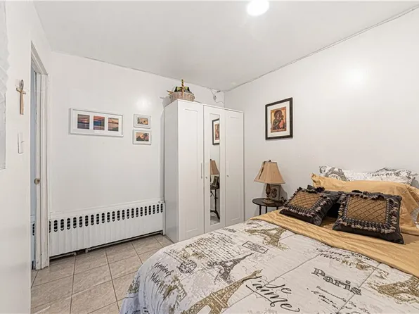 1931 East 52nd Street image 12 of 21