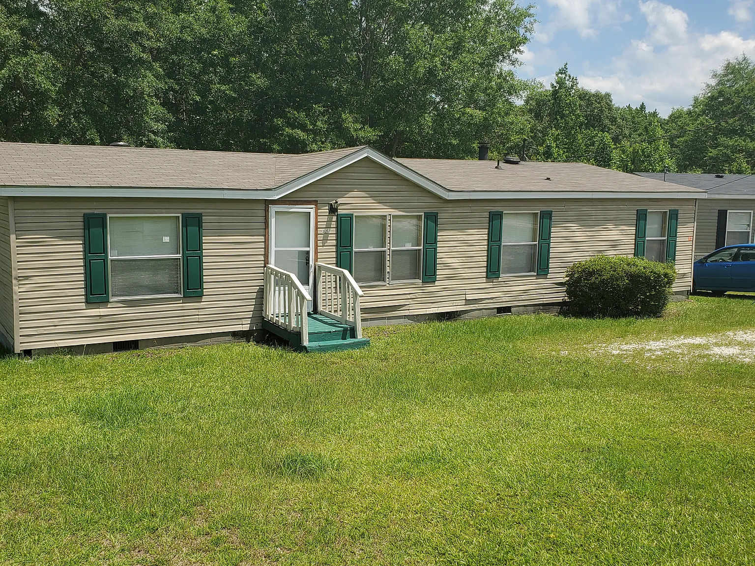 3 bed, 1600 sqft, $1,400 — Photo 1
