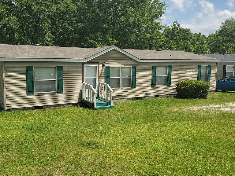 327 Lee Road 2007 — Photo 1