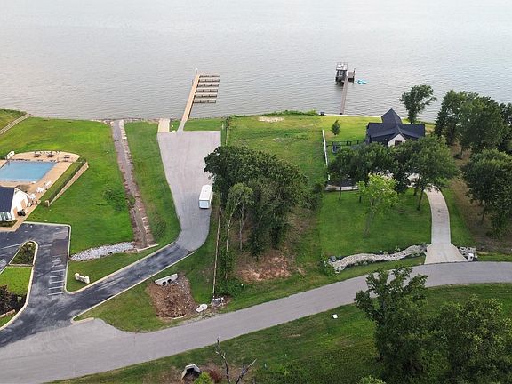 4th image of 1582 W Shoreline Dr