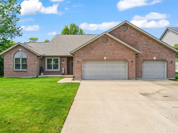 815 Chaucer Ln, Tipp City, OH 45371