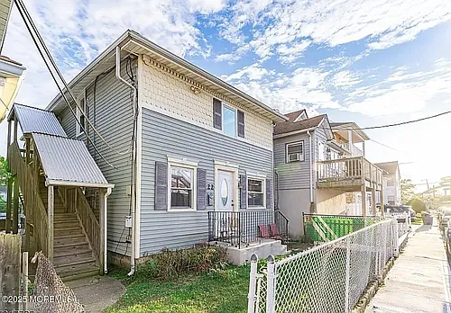 22 Bay Ave Photo 1