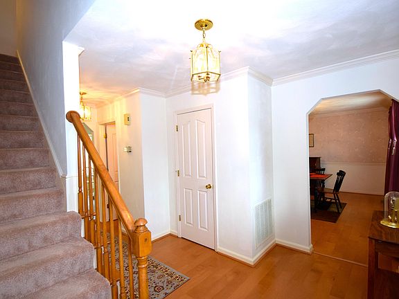 3rd image of 5837 Equestrian Dr SW