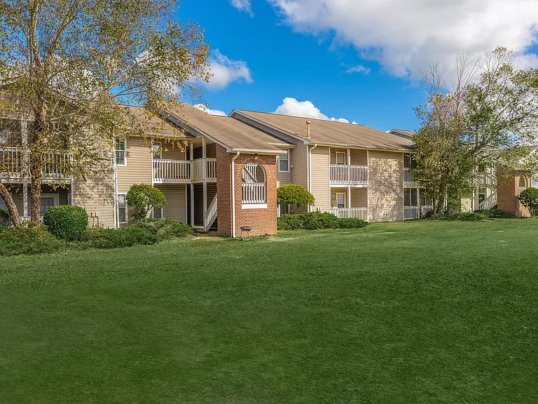 Arbors at Windsor Lake Apartments — Photo 33
