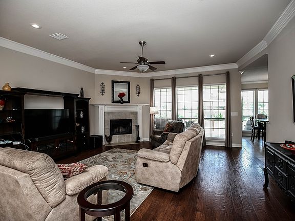 4th image of 1204 Turfway Park Dr